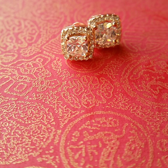 NEW Rose gold princess - cut stud earrings - Picture 3 of 6